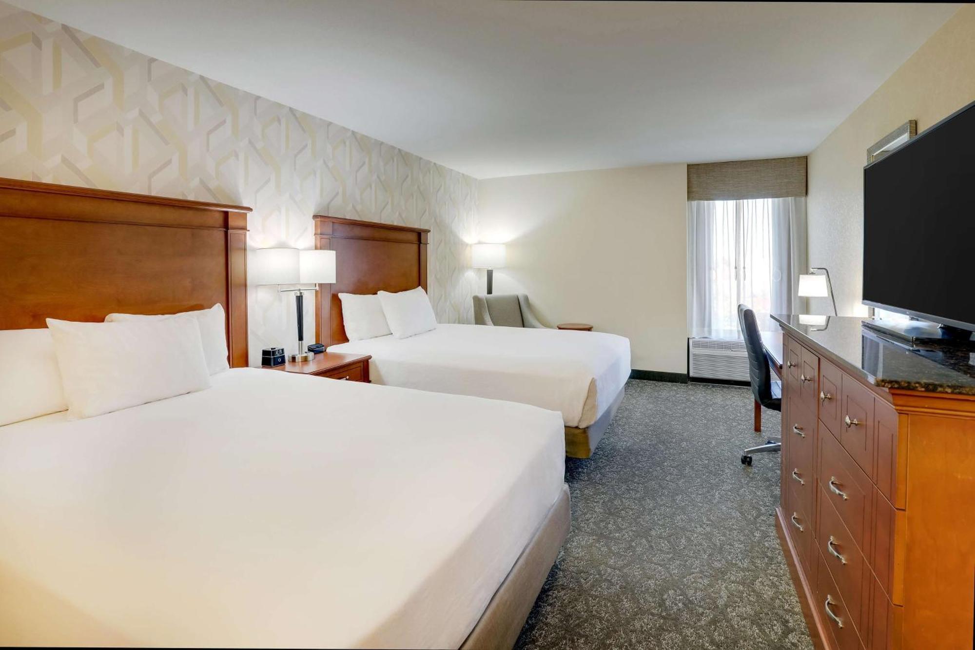 Drury Inn & Suites Charlotte University Place Exterior foto