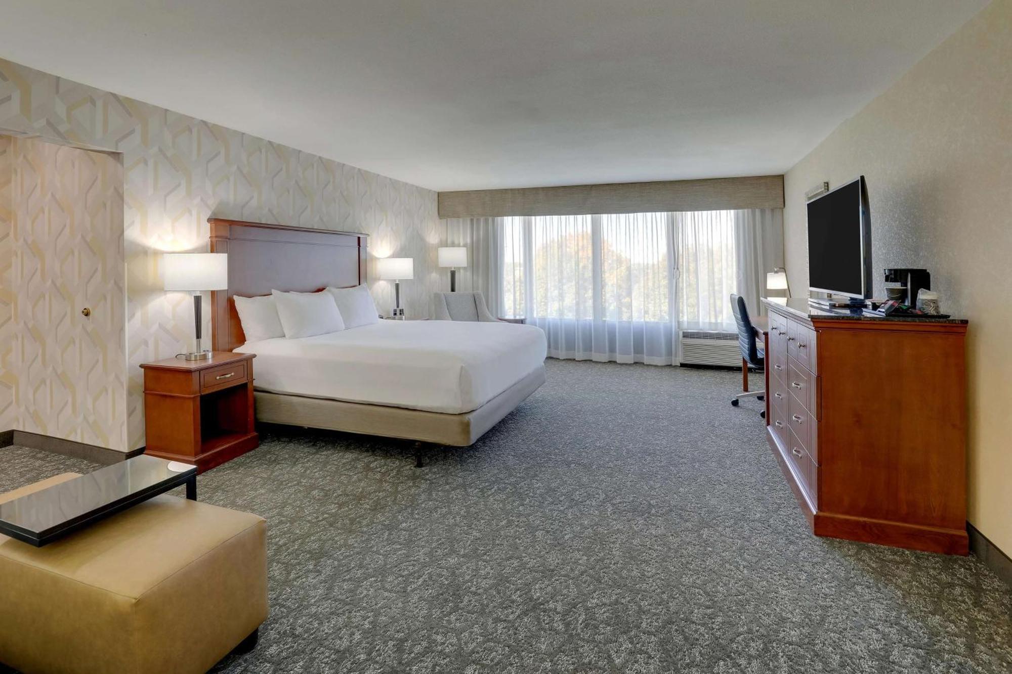 Drury Inn & Suites Charlotte University Place Exterior foto