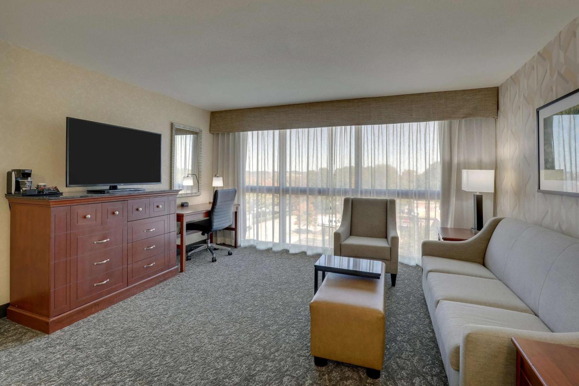 Drury Inn & Suites Charlotte University Place Exterior foto
