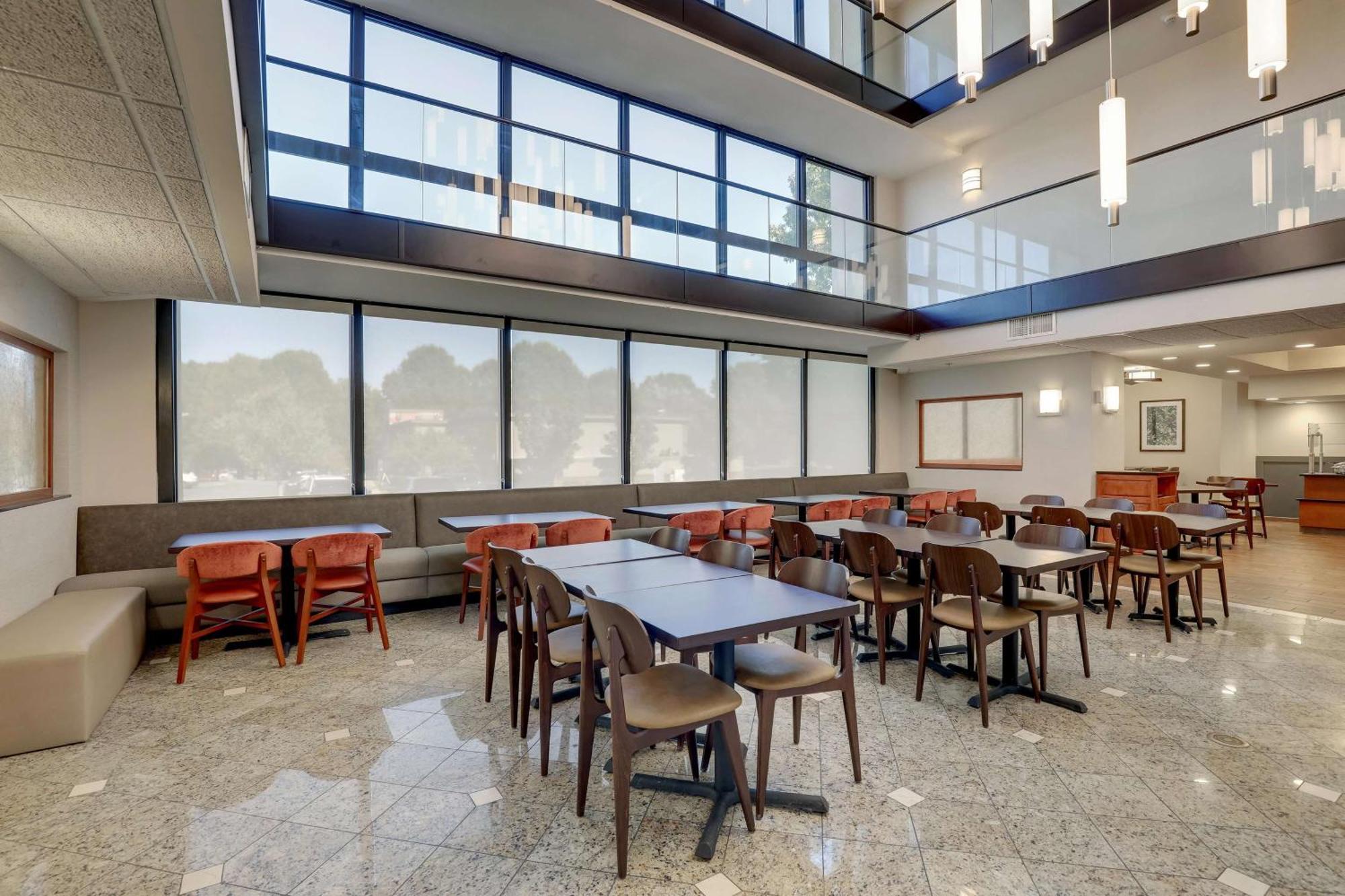 Drury Inn & Suites Charlotte University Place Exterior foto