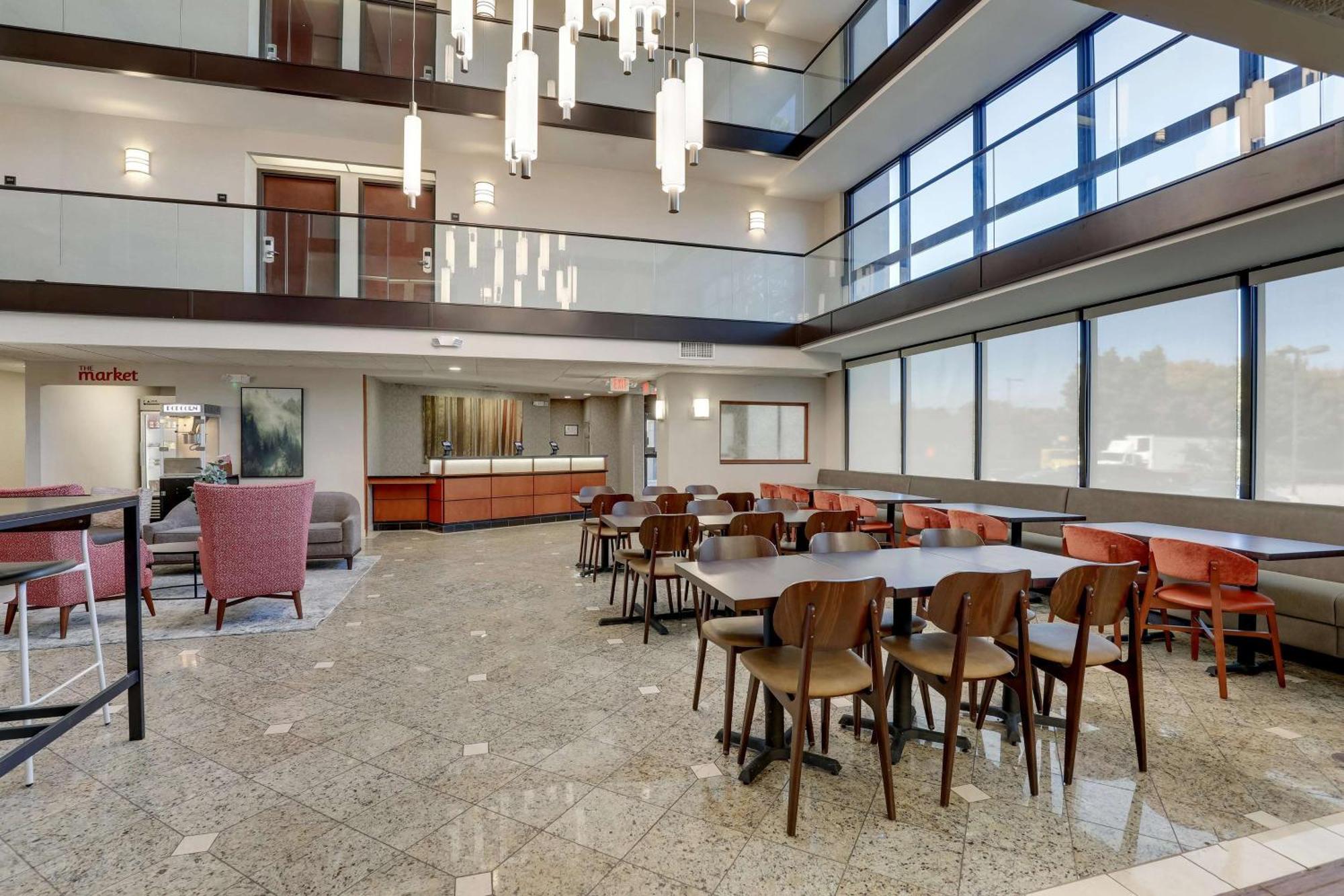 Drury Inn & Suites Charlotte University Place Exterior foto