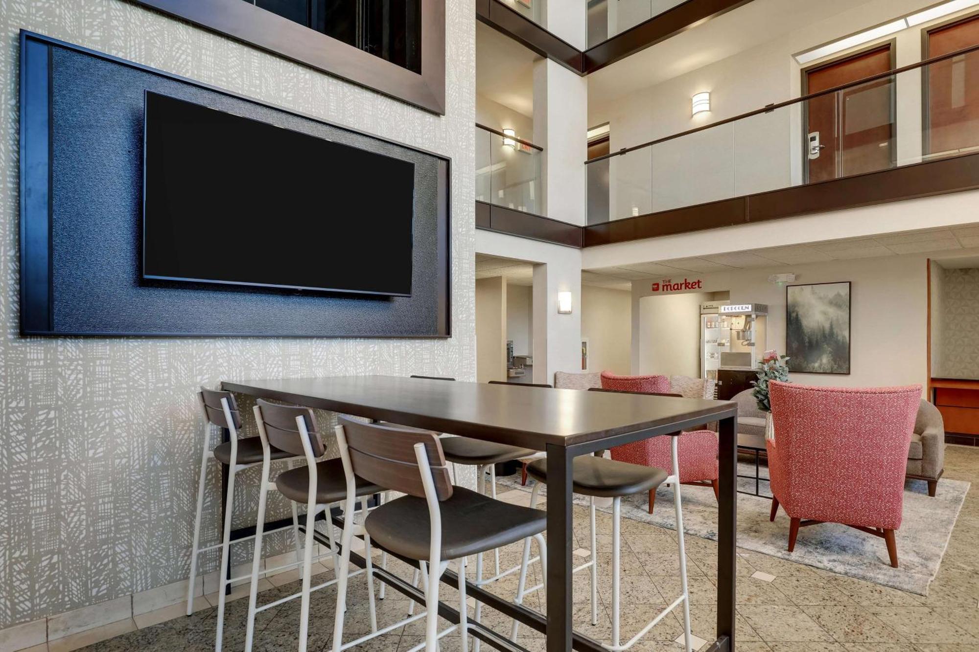 Drury Inn & Suites Charlotte University Place Exterior foto