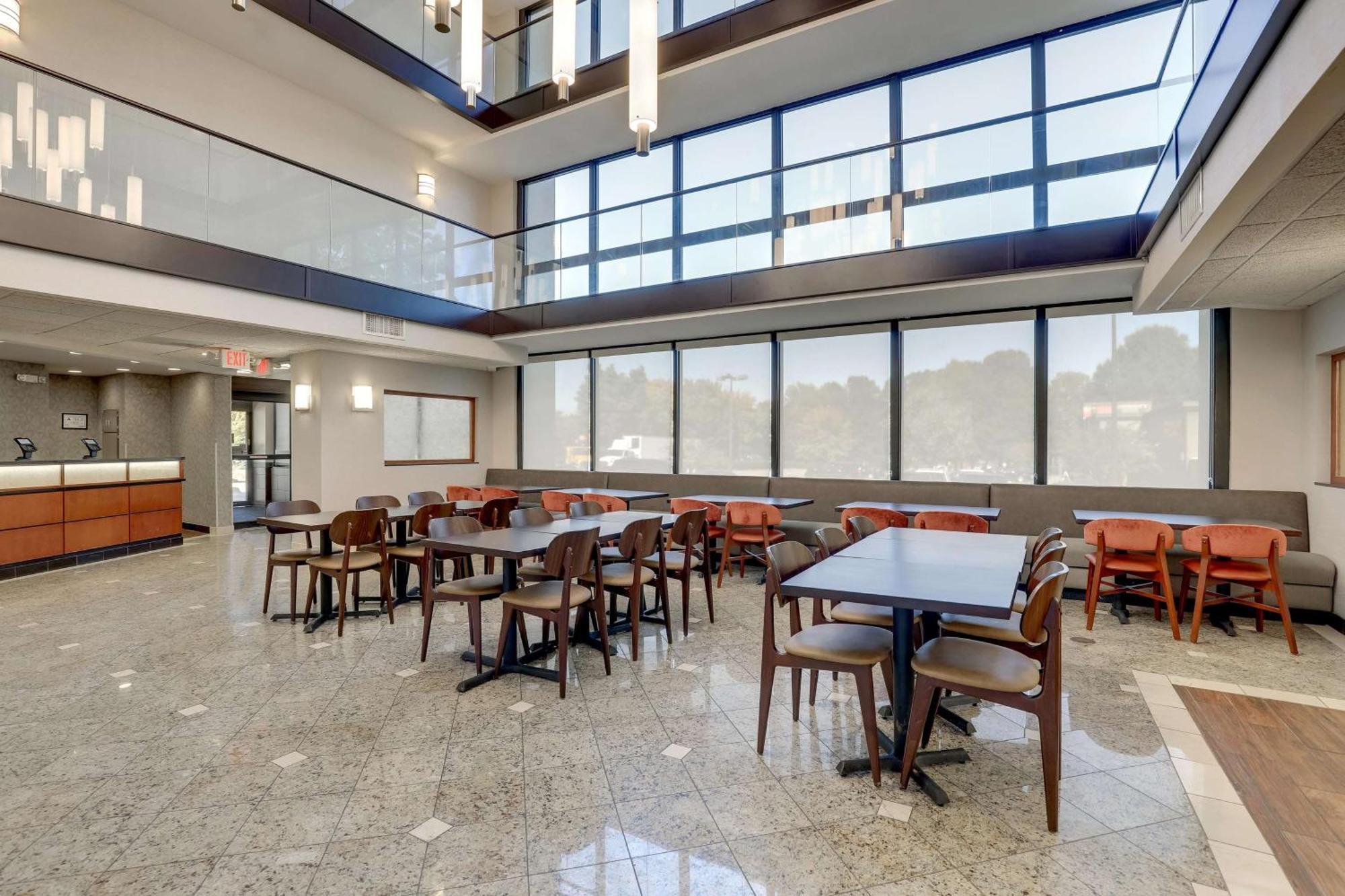 Drury Inn & Suites Charlotte University Place Exterior foto